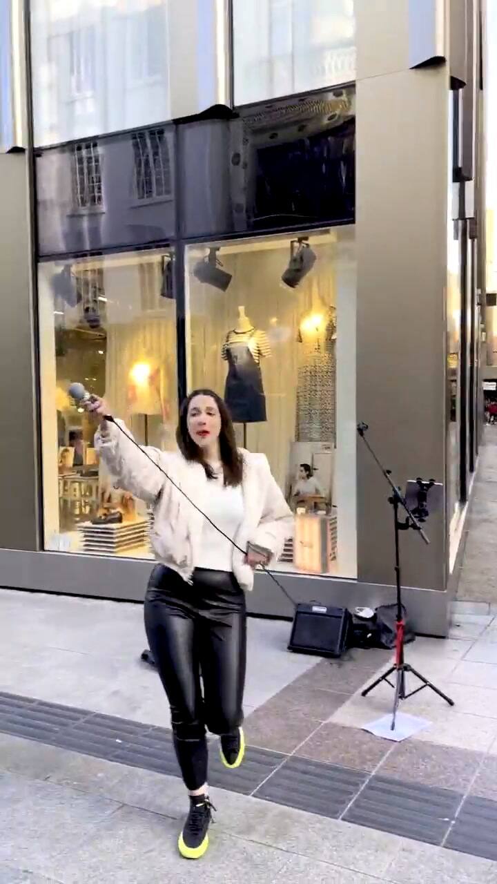 Berenice, la mujer que canta canciones de Gilda en pleno Berlín