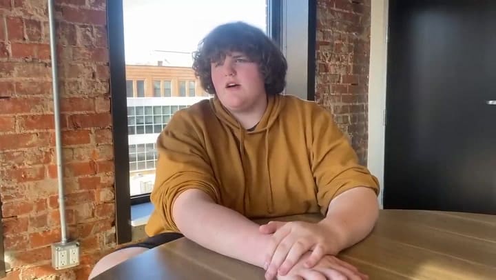 La historia del niño que se volvió viral