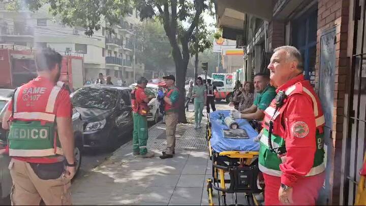 Balvanera: un incendio en un depósito de pintura obligó a evacuar una escuela con 80 alumnos