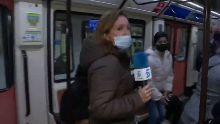 Transmitía en vivo desde el subte y el camarógrafo sufrió un percance inesperado