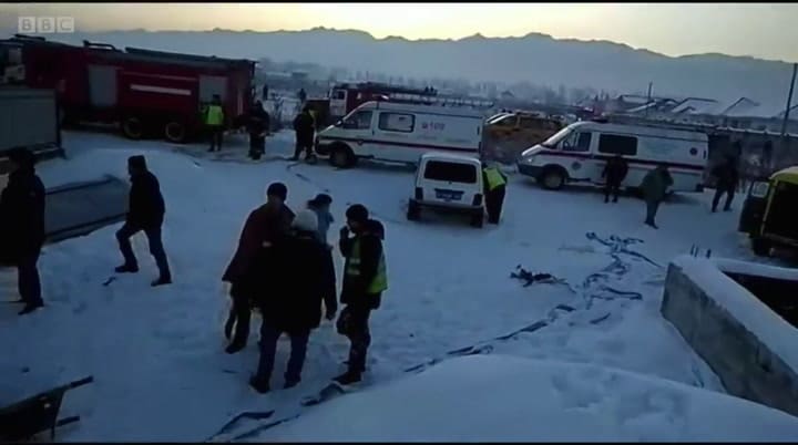 En el avión viajaban unas 100 personas y se estrelló al poco tiempo de despegar - Fuente: BBC