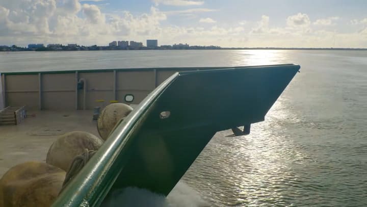 Los investigadores toman muestras abordo del FG Walton Smith