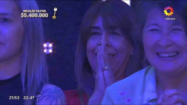 La emocion de la mama de un participante de Los 8 escalones