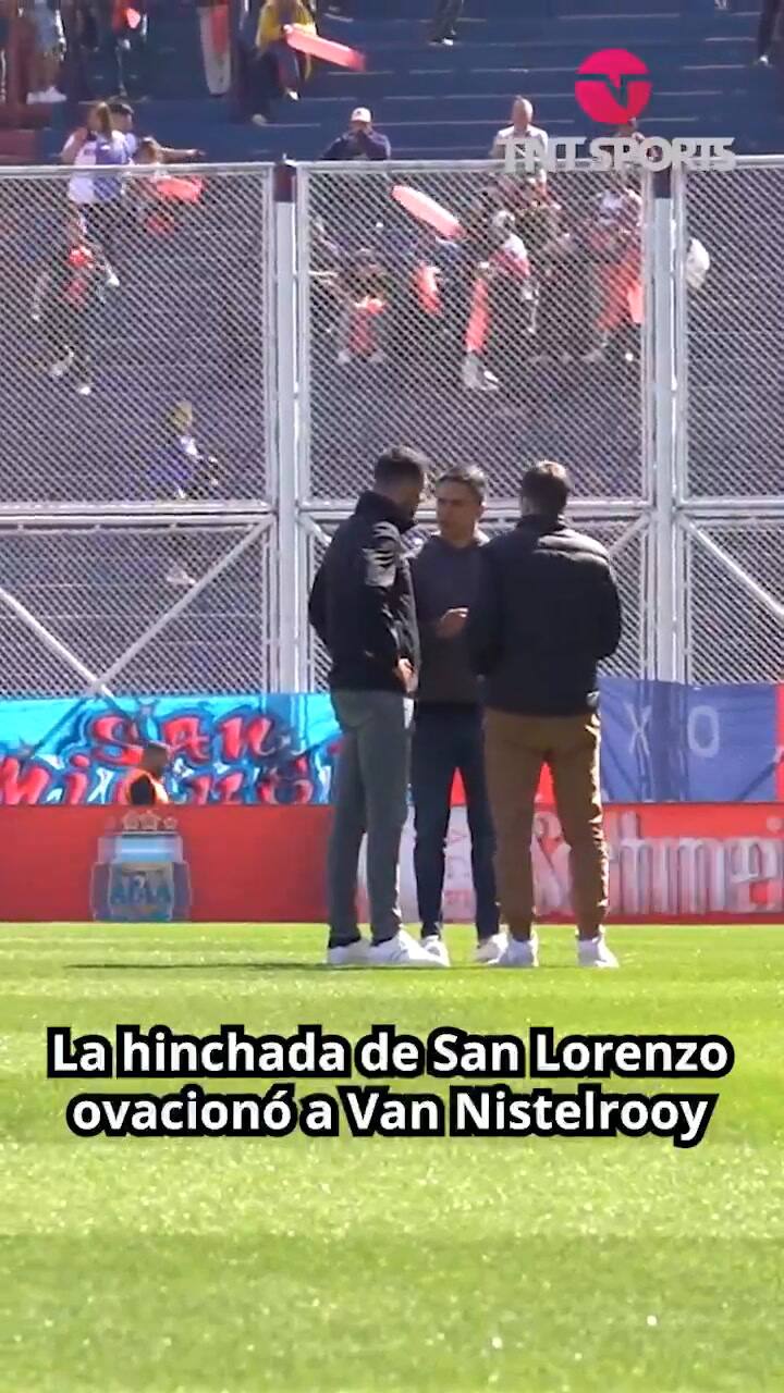 Ruud van Nistelrooy ingresó al Nuevo Gasómetro a recibir un reconomiento