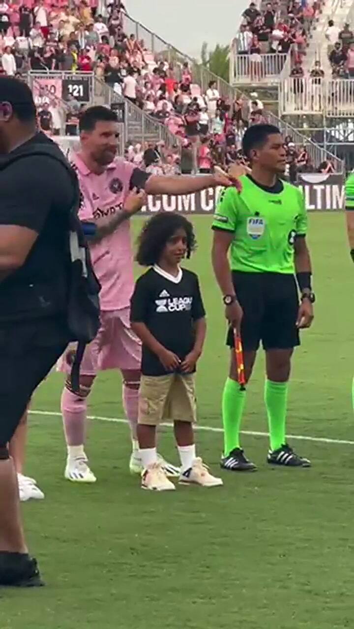 El niño que salió a la cancha con Messi rompió en llanto