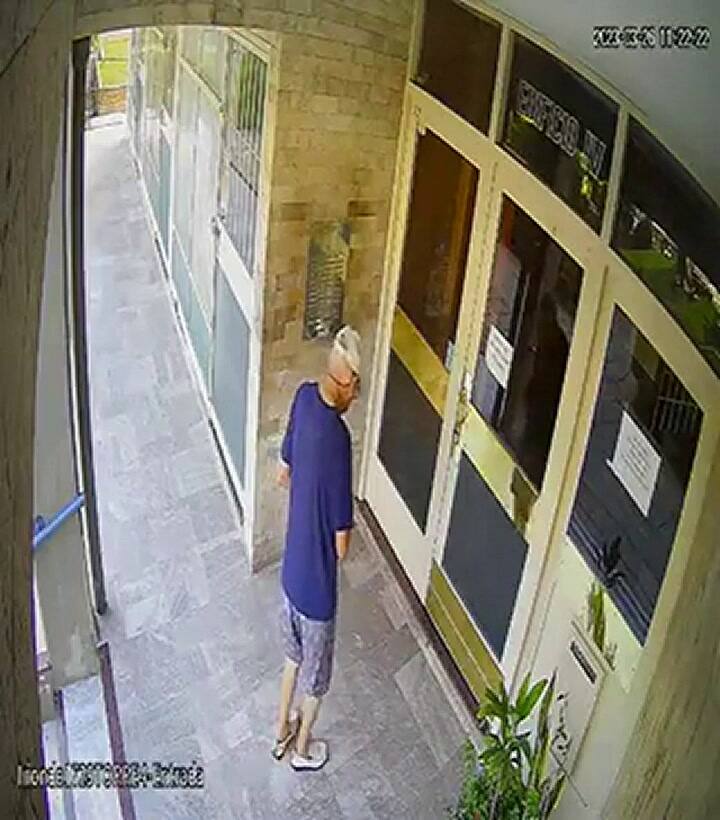 Una ladrona forcejeó con un anciano de 80 años para robarle y la víctima cayó al piso