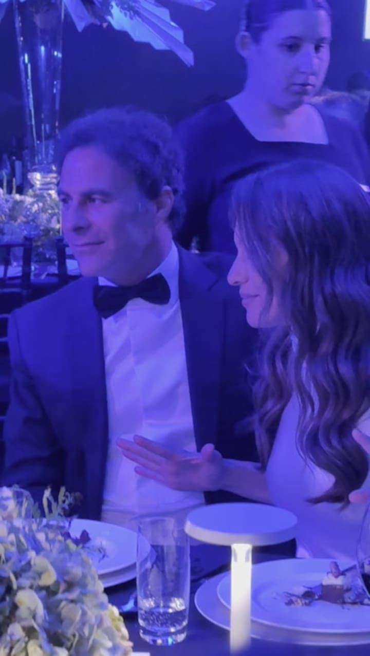 Valeria, Mirtha y Pampita conversan animadamente durante la gala