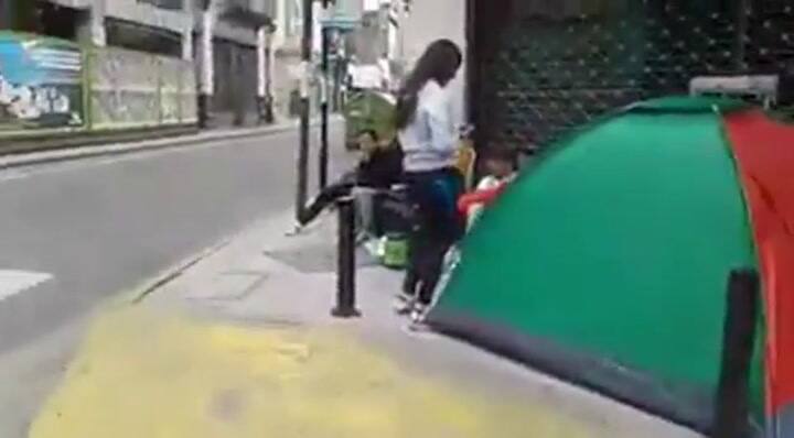 Locura por CNCO: fanáticos acampan en las calles de Rosario - Fuente: Twitter