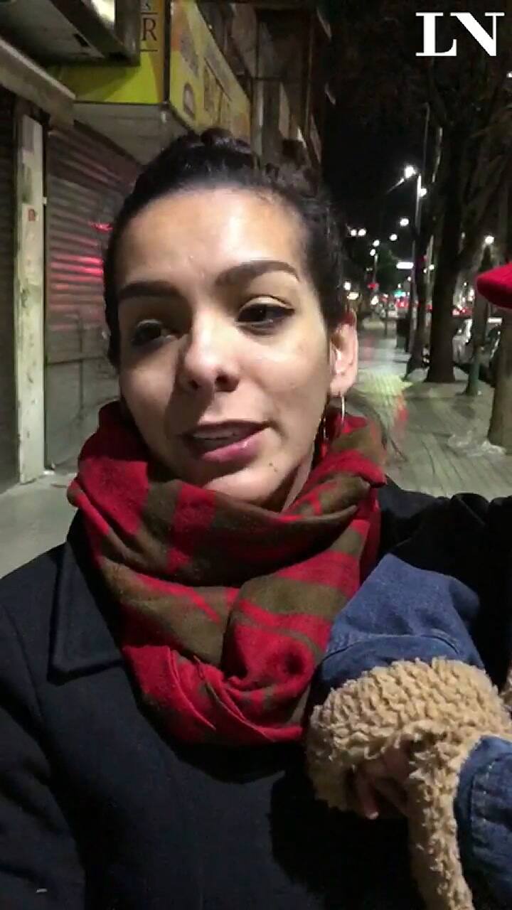 Ivana forma parte de un grupo que ayuda a personas en situación de calle Crédito: Alejandro Horvart