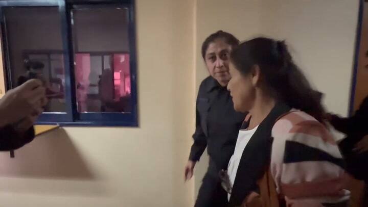 Así llegaba la madre de Fabiola Yáñez a los tribunales de Comodoro Py