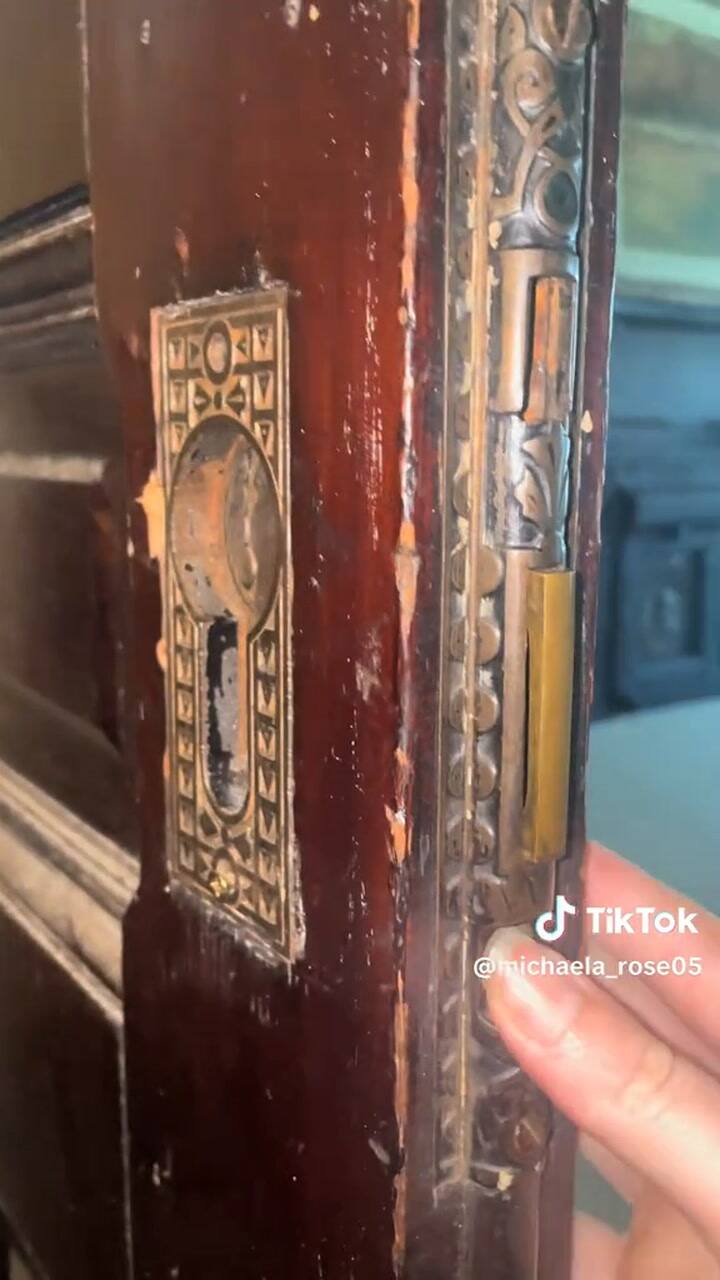 La dificultad para mover los paneles llevó a descubrir un detalle que había pasado inadvertido durante meses