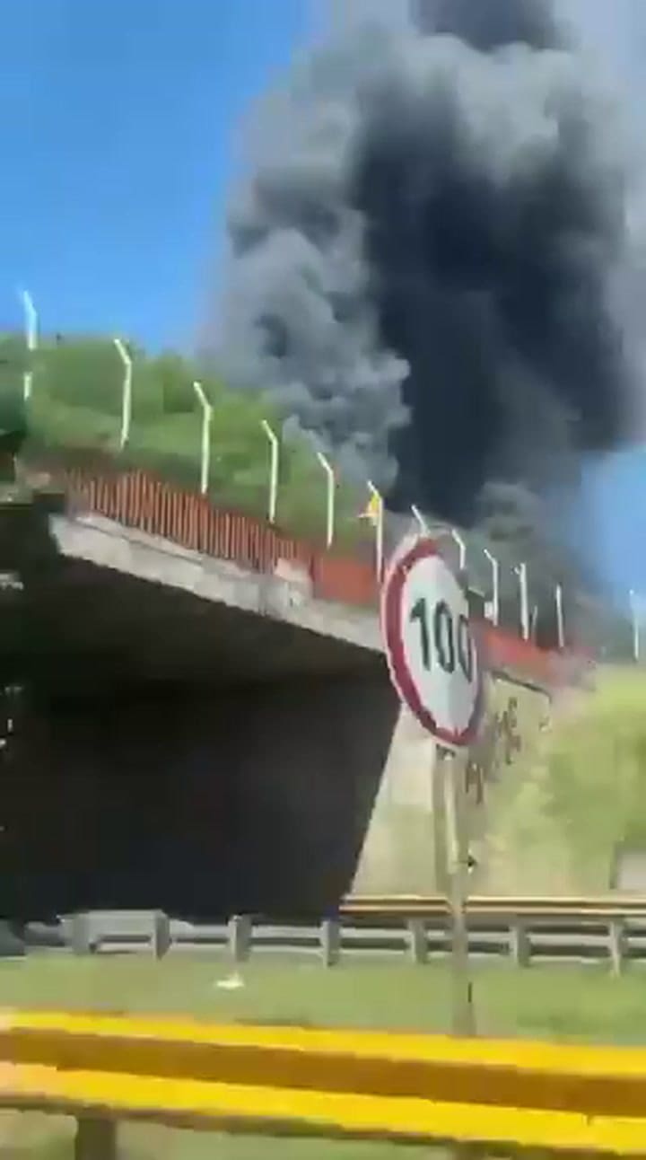 Un centro comercial se incendia en Villa Celina