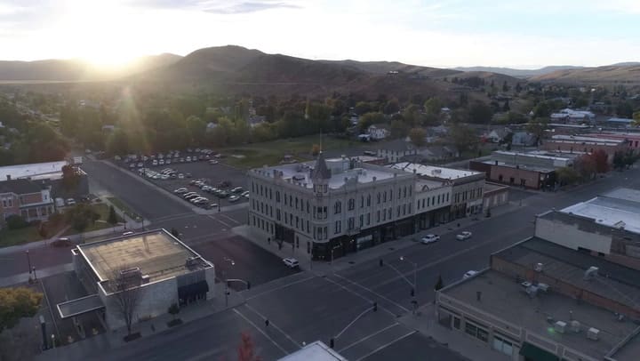 La Magia De Baker City Desde Arriba Video Facebook @GeiserGrand