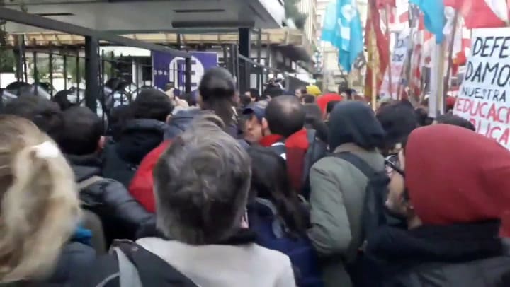 Incidentes en manifestación de la Federación Universitaria de Buenos Aires - Fuente: Twitter
