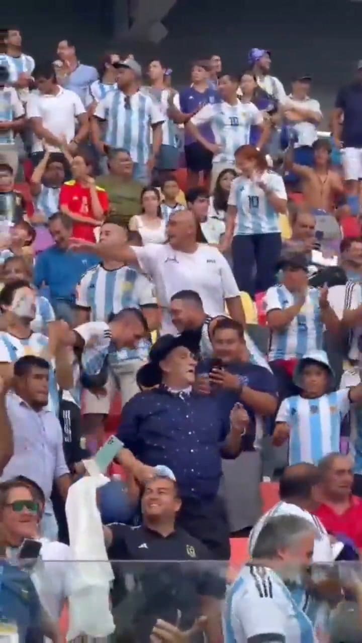 El Chaqueño Palavecino presenció el partido de Argentina contra Curazao a pura fiesta
