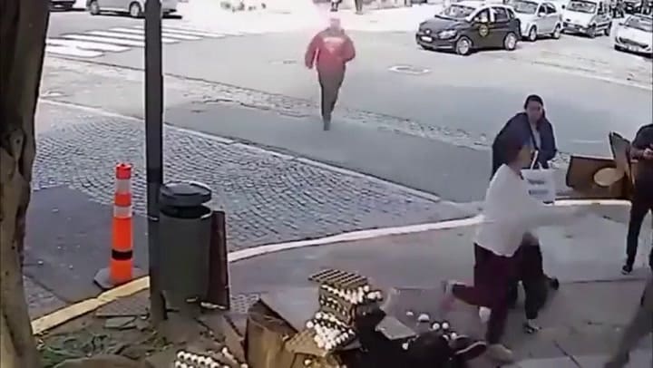 Señora rompe huevos