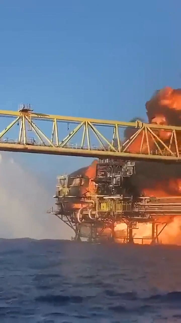 Explosión en una plataforma de Pemex