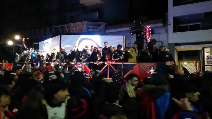 La caravana rumbo Avenida La Plata