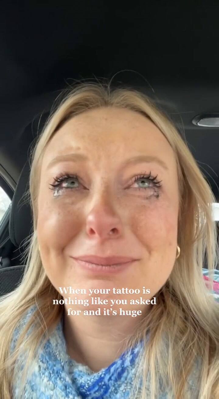 Se hizo un tatuaje y se puso a llorar por cómo le quedó