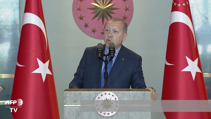 Erdogan acusa a EE.UU. de golpear a Turquía 'por la espalda' - Fuente: AFP