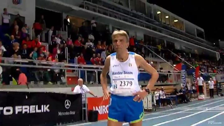 Charles Allie corre los 400 metros en Torun - Fuente: YouTube