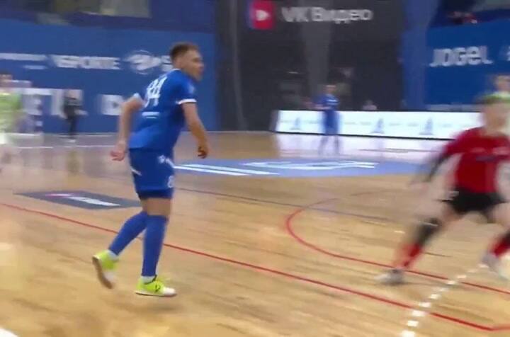 Rusia: un jugador de futsal sufrió un grave accidente con pirotecnia durante un partido y casi pierden un ojo