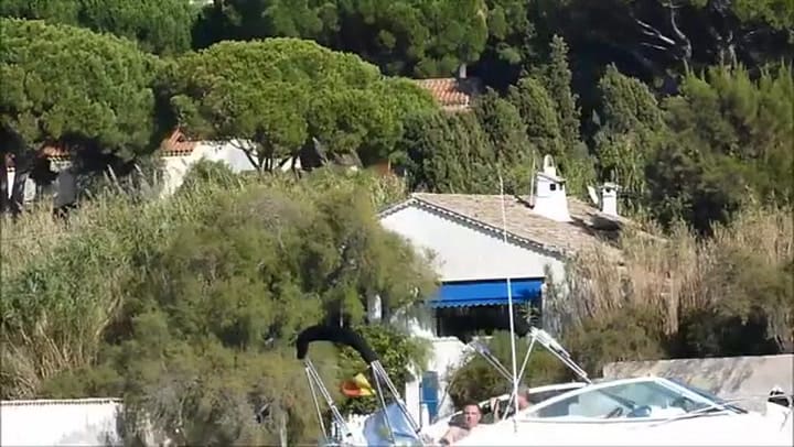 Una vista de La Madrague, la casa de Brigitte Bardot, desde la costa