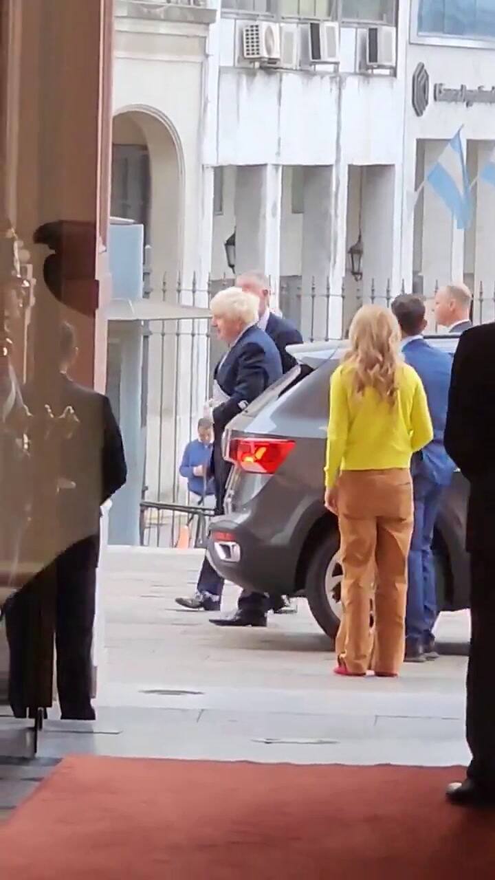 Javier Milei recibe al exprimer ministro británico Boris Johnson
