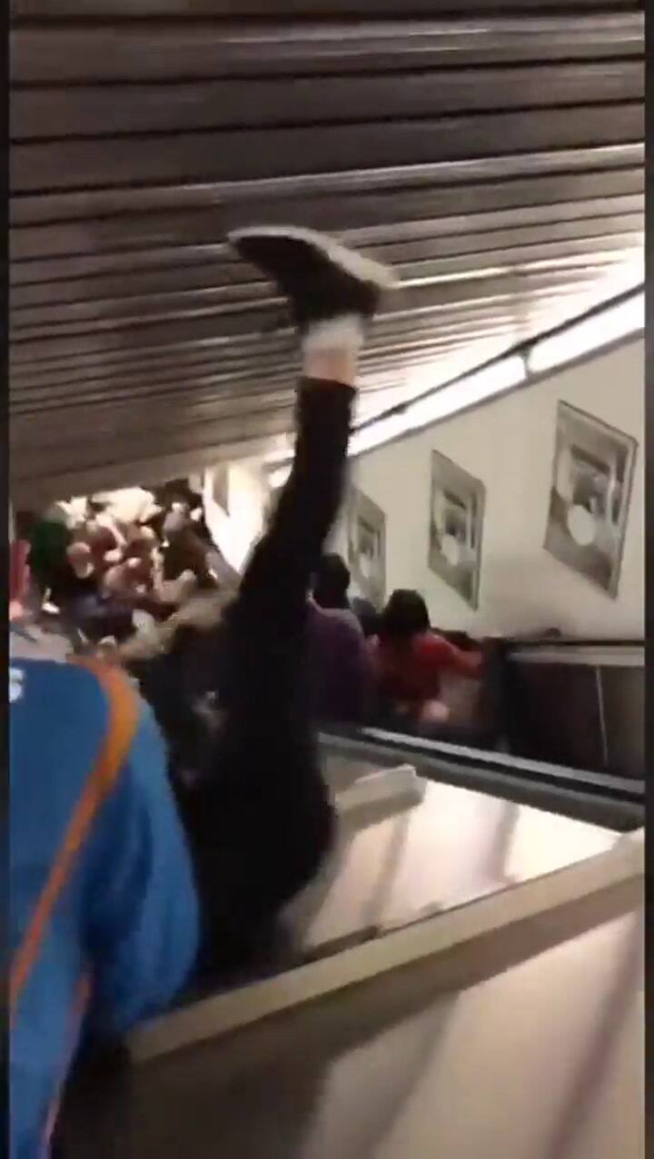 Un hincha del CSKA de Moscú perdió una pierna en el metro de Roma - Fuente: YouTube