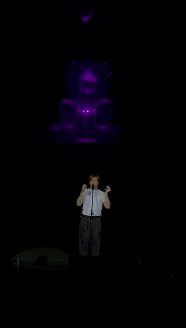 Benjamín Amadeo anunció que será papá por segunda vez arriba del escenario