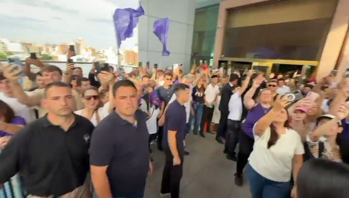 Milei en su llegada a la ciudad de Córdoba
