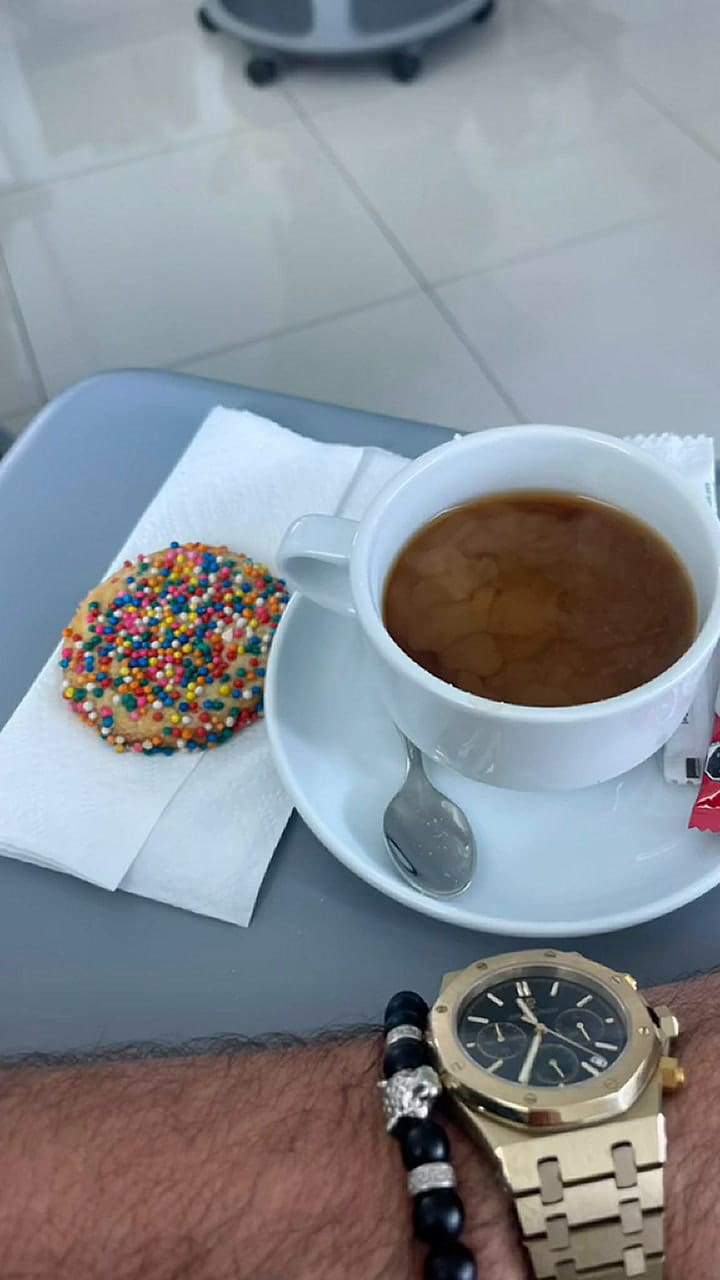 Fue a la universidad en helicóptero y se volvió viral