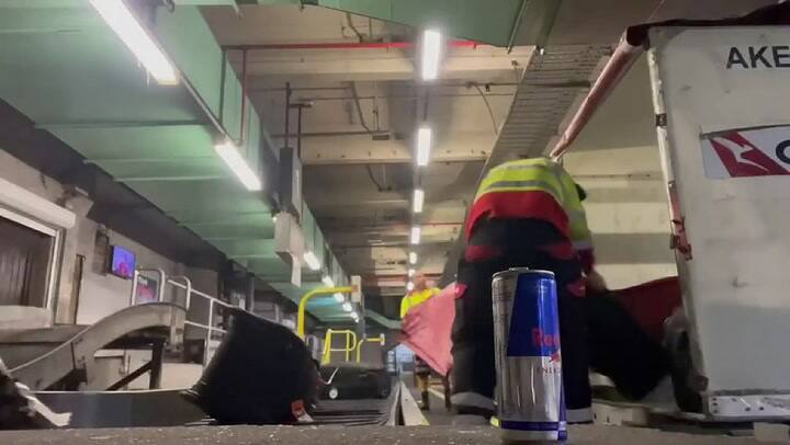 Así tratan las valijas en un aeropuerto, según un video viral