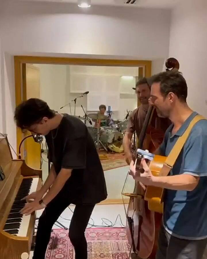 Kevin Johansen compartió un poco de música con sus seguidores (Video: IG @kevinjohansenoficial)