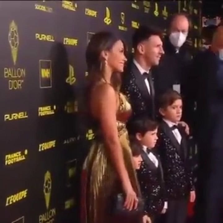 El gesto de Messi con Anto Roccuzzo en el Balón de Oro 2021