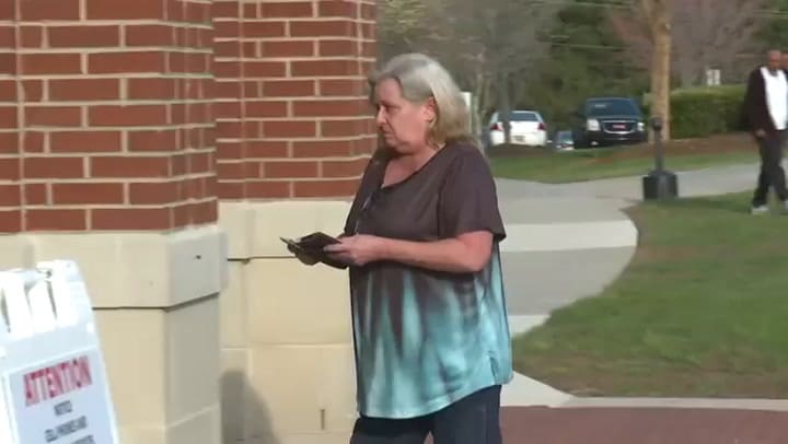 Una madre que desapareció sin dejar rastro hace 24 años se reúne con su familia