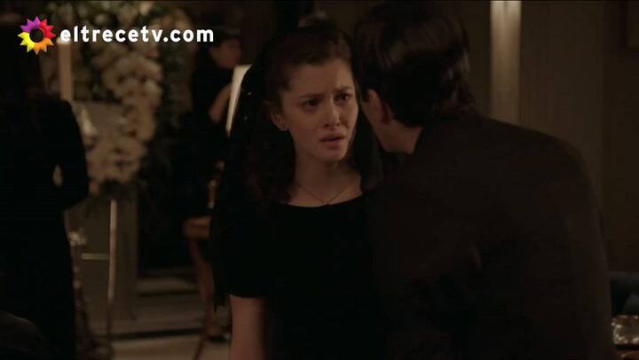 Libertad se volvió loca al ver a la amante de su marido en el funeral - Fuente: eltrece