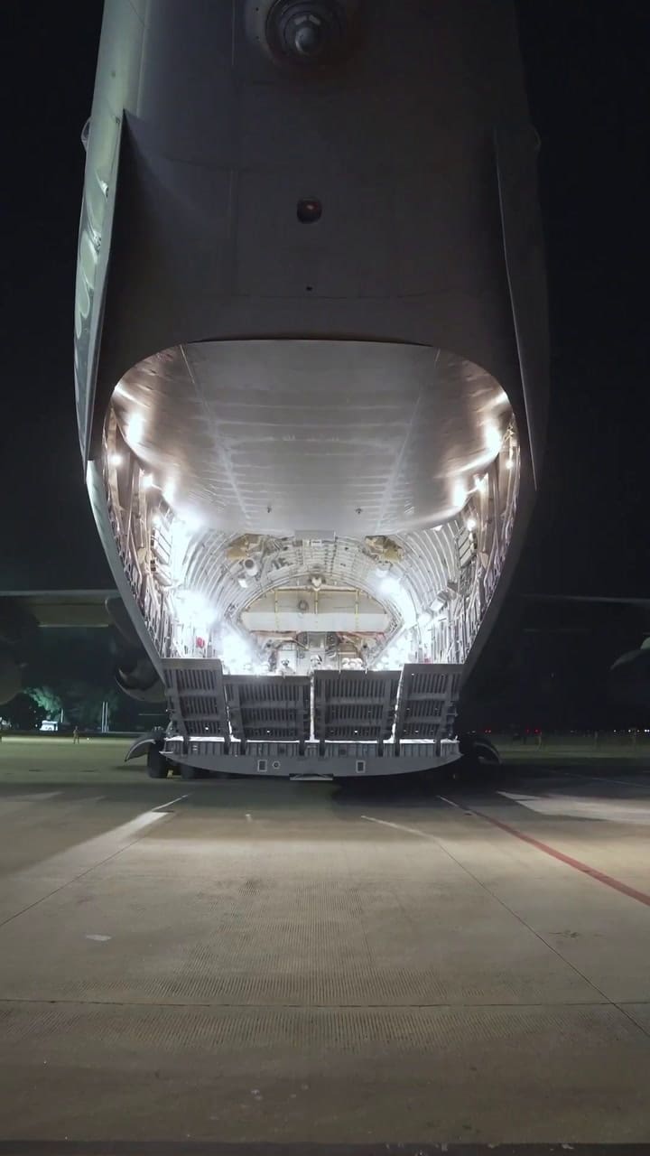 EE.UU. traslada a un nuevo grupo de presuntos pandilleros venezolanos a El Salvador