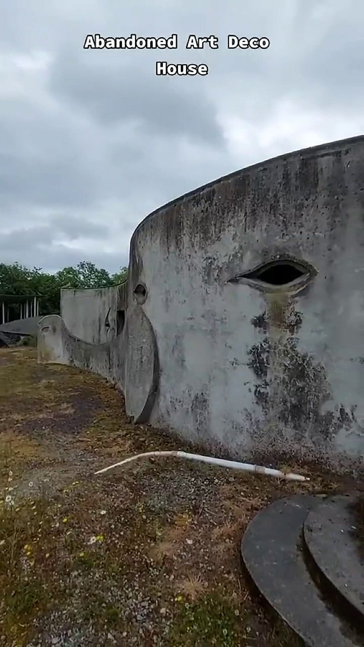 Cómo es la mansión Art Deco abandonada en la que nadie ha vivido durante décadas