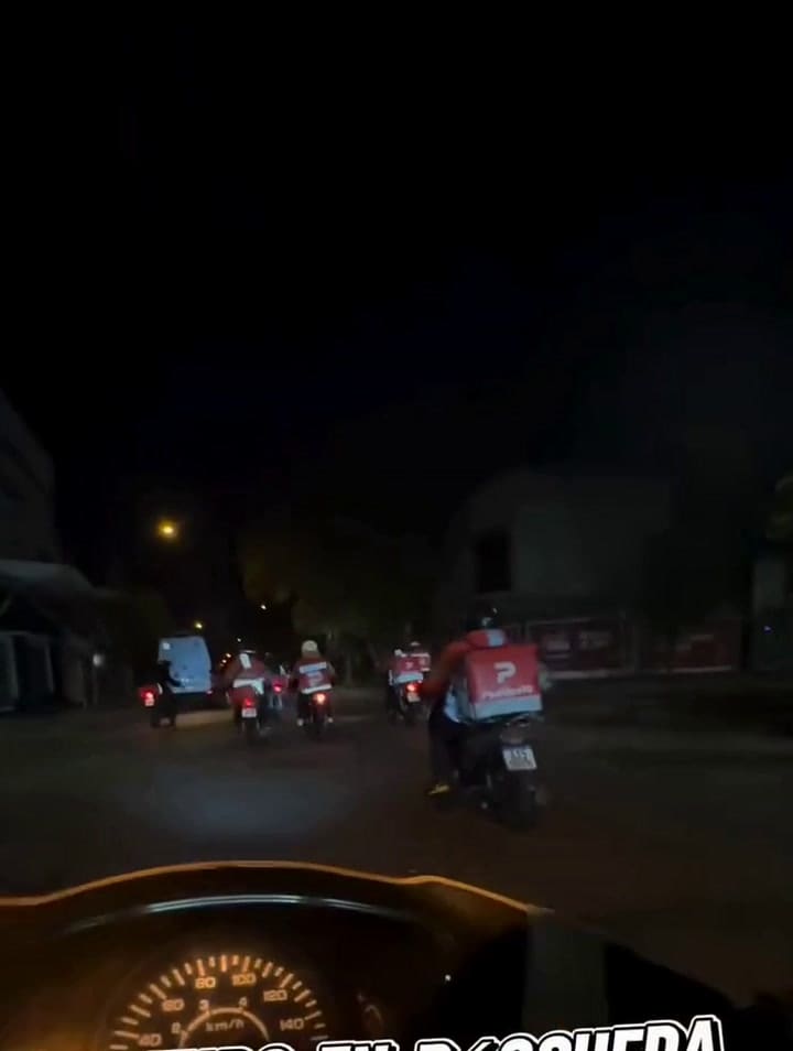 Repartidores hicieron una caravana para recuperar la moto robada a un colega en Mar del Plata