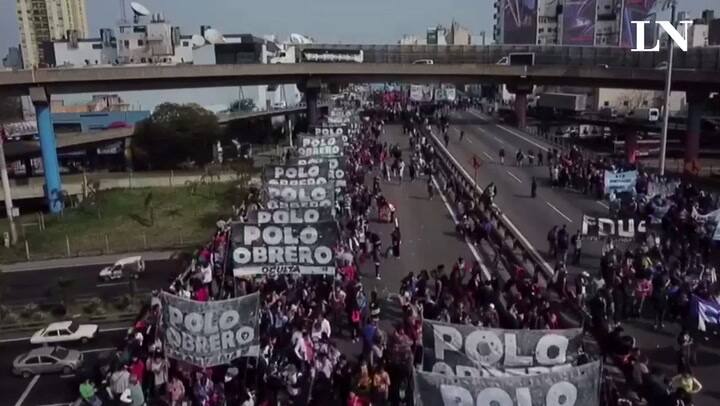 Cortan la avenida 9 de Julio y la autopista 25 de Mayo