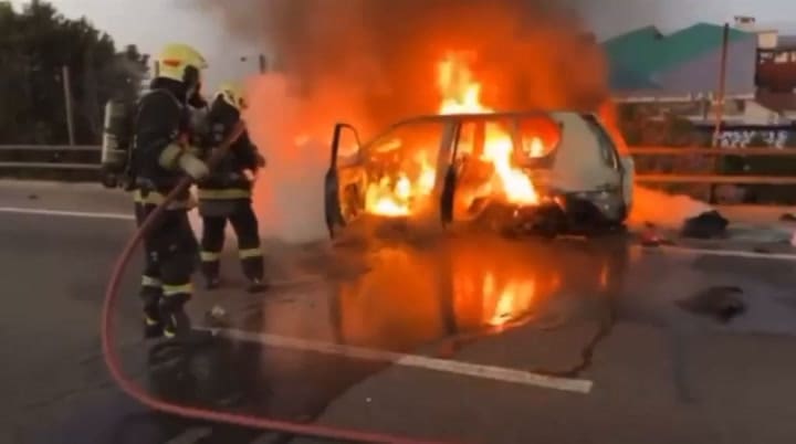 Incendio de un auto en Barracas