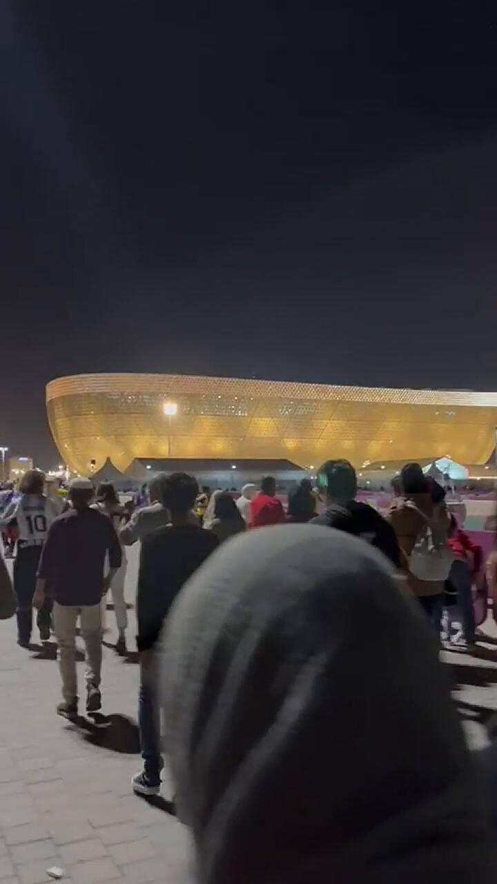 En las cercanias del Lusail Stadium donde se va a disputar Argentina vs Países Bajos