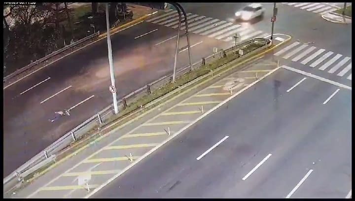 Accidente fatal en la 9 de Julio: así fue el momento en que el polista arrolló al hombre