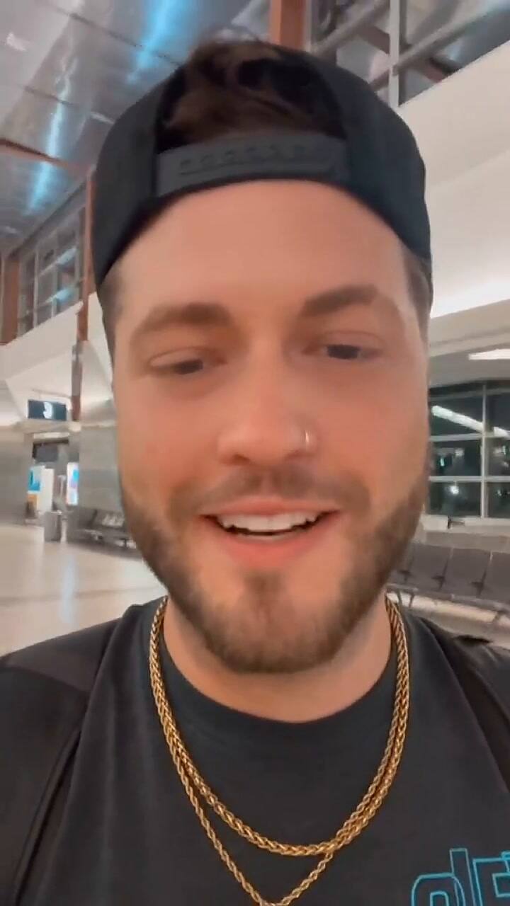 Un hombre tuvo un vuelo privado después de que se lo cancelaran por 18 horas