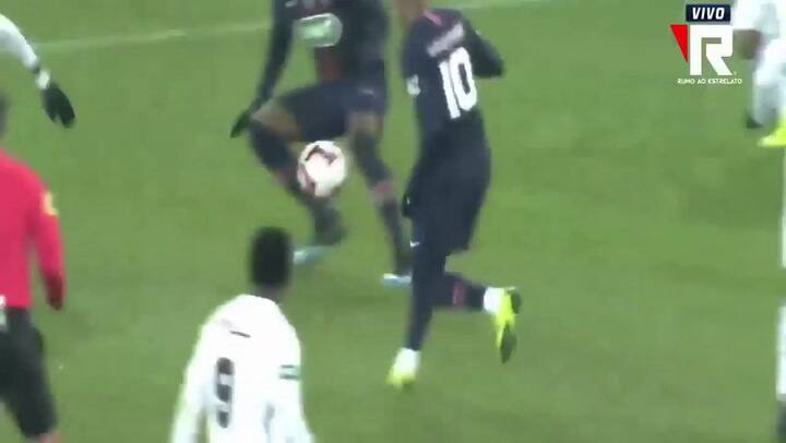 La bicicleta de Neymar que enojó a los jugadores del Racing de Estrasburgo - Fuente: YouTube