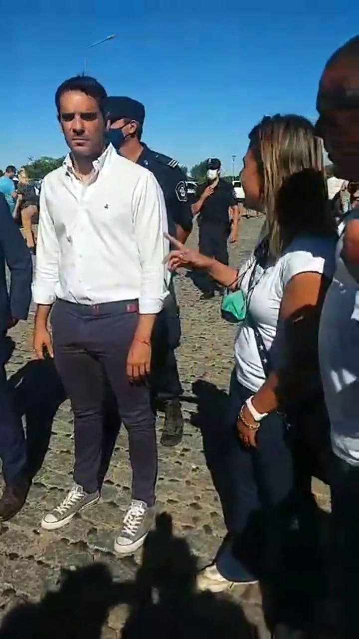 Sergio Berni cruzó al intendente de San Nicolás en un acto e incomodó a Axel Kicillof