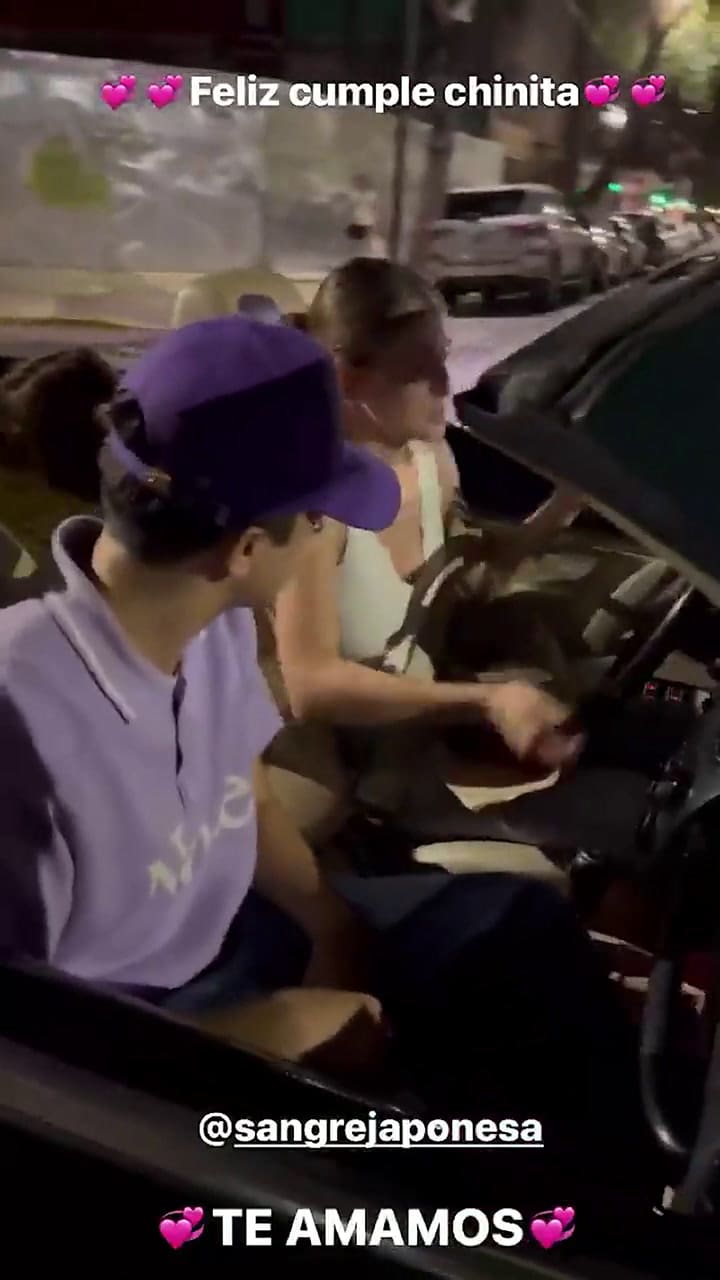 La reacción de la China al recibir el lujoso auto de regalo
