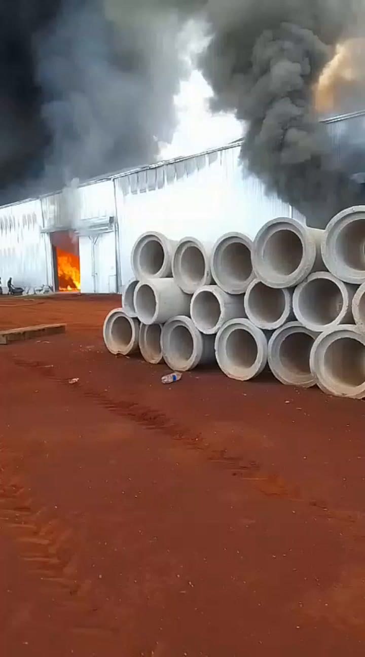 fuego en un depósito de la yerbatera Playadito