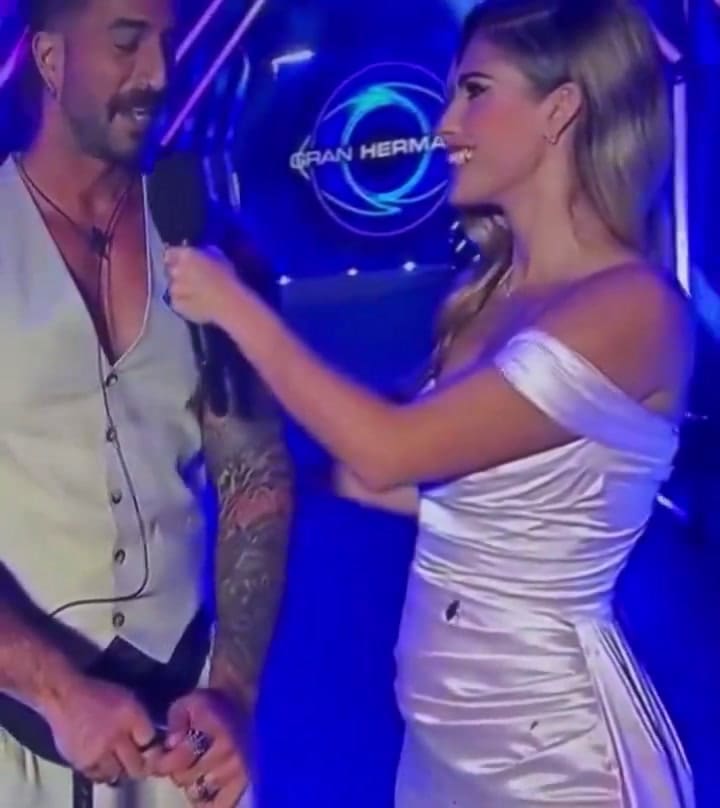 Las cucarachas sobre Julieta Poggio